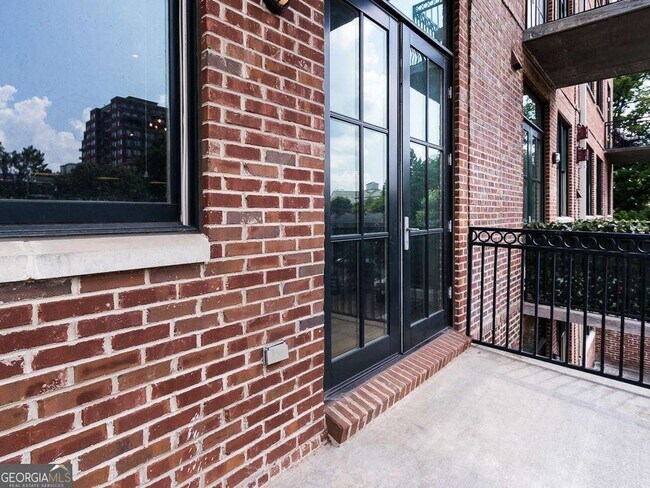 Building Photo - 3235 Roswell Rd NE