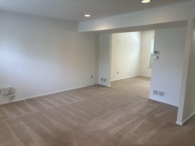 Building Photo - 167 Sunshine Dr