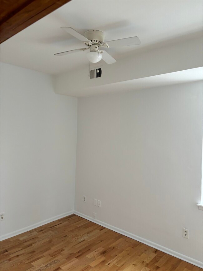 Building Photo - 178 Orient St