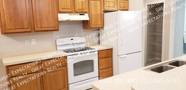 Building Photo - 6499 N Airmont Dr