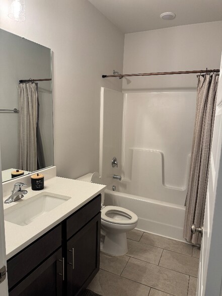 Building Photo - 4021 Rockland Cir SE