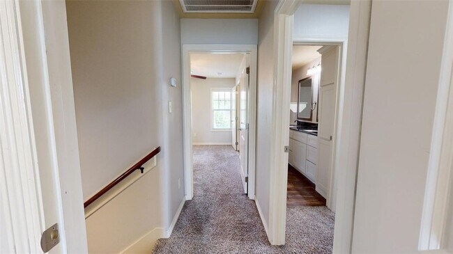 Building Photo - 102 Richards St