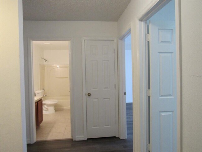 Building Photo - 202 Walnut Crest Run