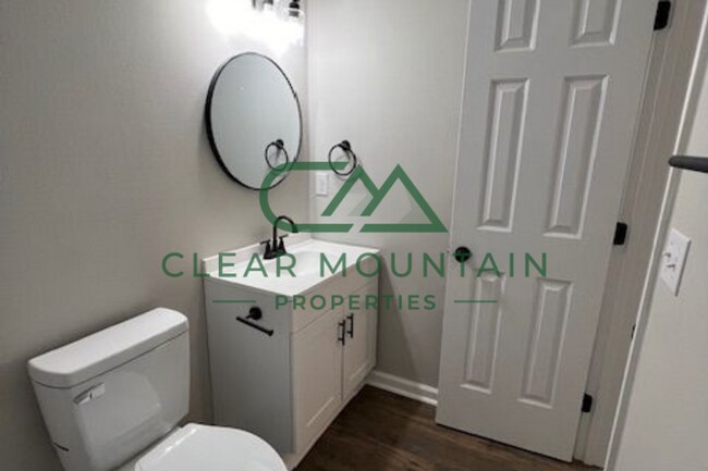 Building Photo - Beautifully Updated 4BR/2BA Home with Modern Finishes!