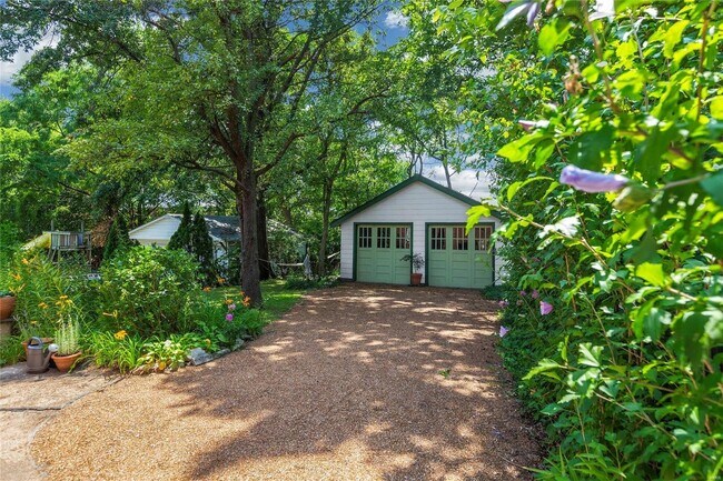 Pea gravel driveway where you can park your vehicle - 7228 Zephyr Pl