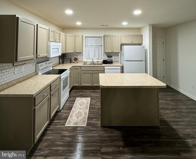 Building Photo - 45 Meadow Wood Ln