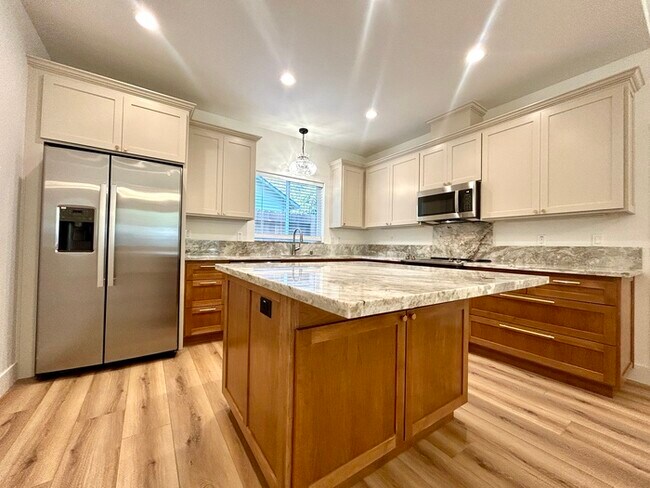 Building Photo - Beautiful Brand New 2 Bedroom ADU in Rosev...