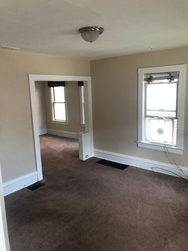 Building Photo - 4 Hopkins Ave