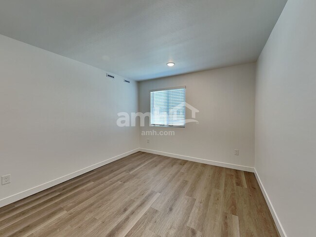 Building Photo - 9728 W Parkway Dr