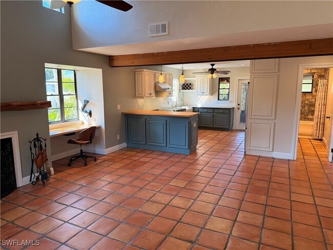 Building Photo - 5825 Dogwood Way