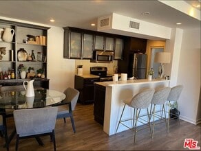 Building Photo - 7250 Franklin Ave