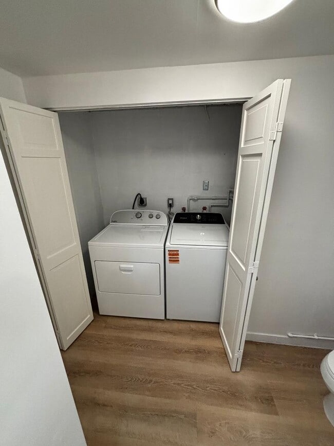 Building Photo - 129 Alachua Dr