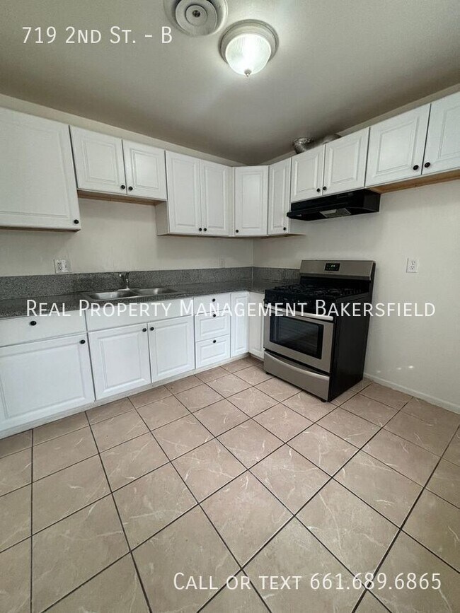 Building Photo - 719 2nd St