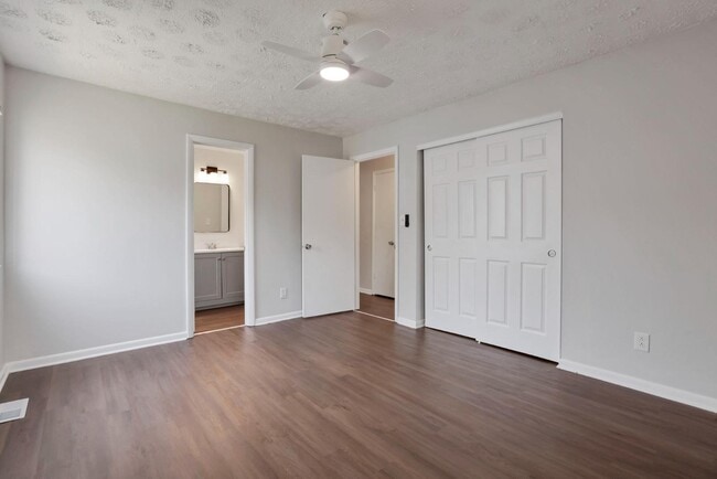 Building Photo - 3150 Vauxhall Dr