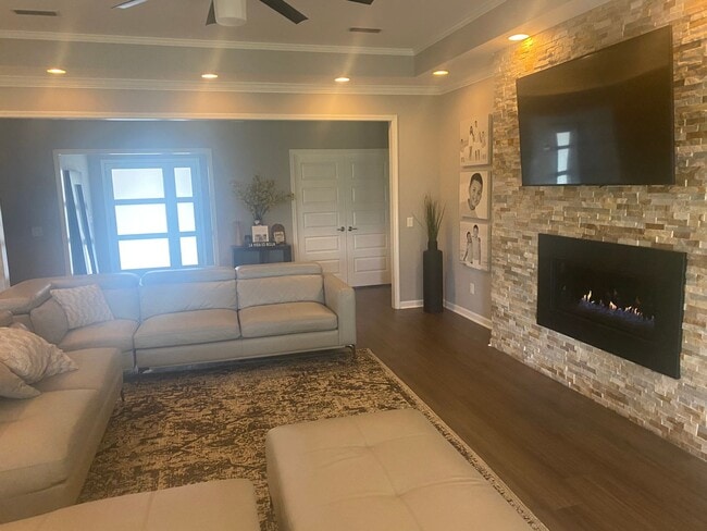 Building Photo - Beautiful 4 BR 2 bath in Prospect Ridge area