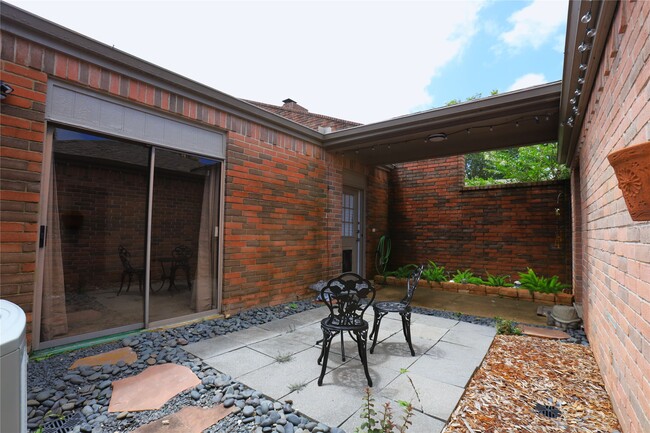 Building Photo - 107 Manor Pl