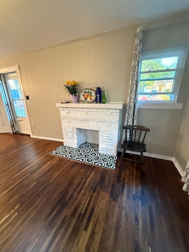 Building Photo - Great neighborhood, watchful neighbors, darling Midtown home near fairgrounds & TU.