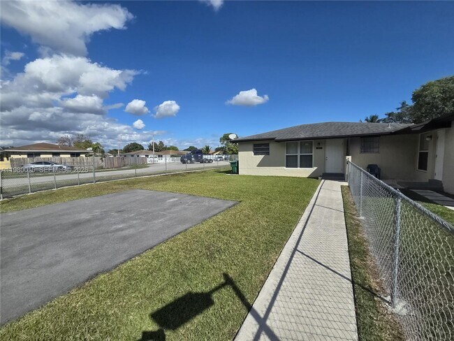 Building Photo - 18815 SW 113th Ct