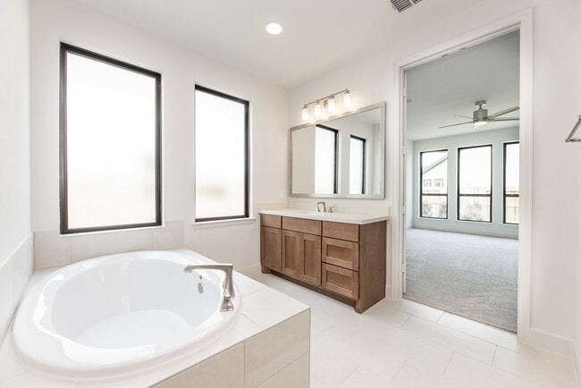 Building Photo - 10902 Overlook Pt Dr