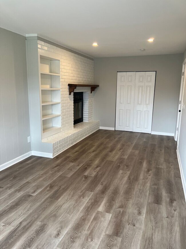 Building Photo - 8826 Cabot Dr