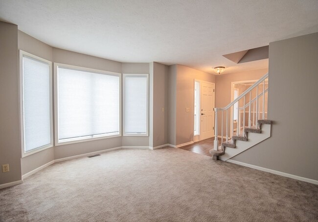 Building Photo - Stunning 4 Bedroom / 2.5 Bathroom Home | P...