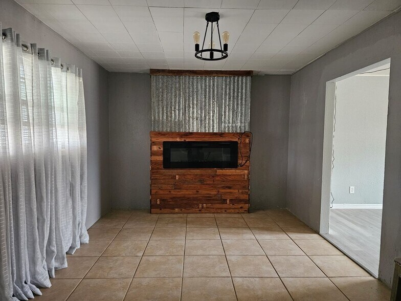 Building Photo - 601 NW 12th Pl