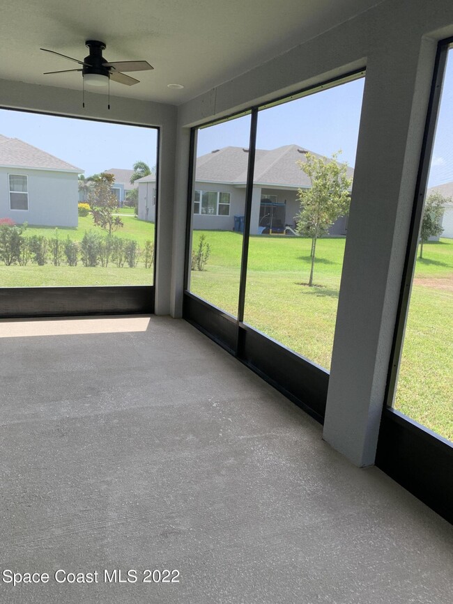 Building Photo - 1893 Killian Dr