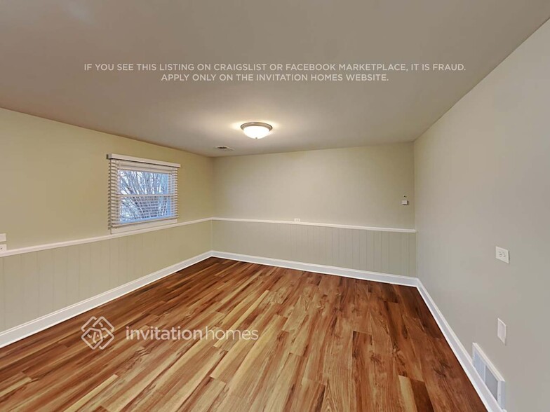Building Photo - 418 W Lake Park Dr