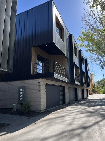 Building Photo - 529 Warnock Ave S