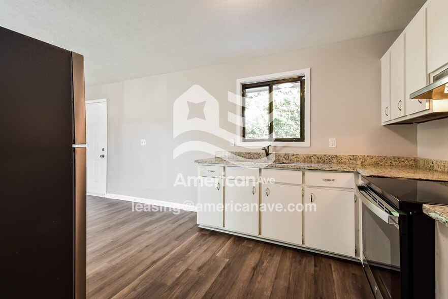 Building Photo - 4935 Lisa Ct