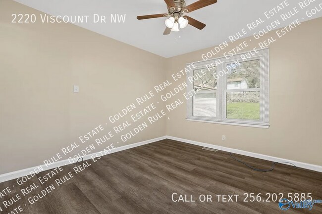 Building Photo - 2220 Viscount Dr NW