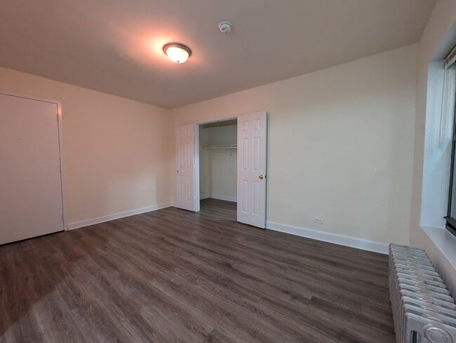Building Photo - 5417 N Kenmore Ave