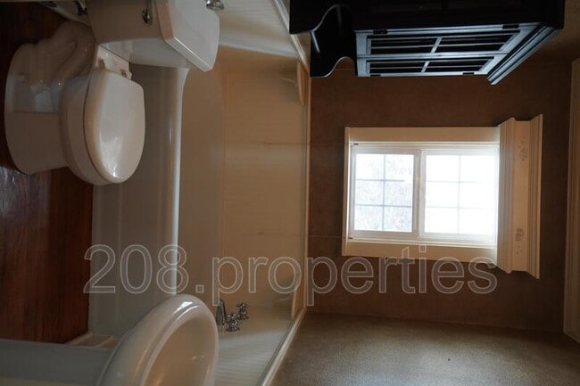 Building Photo - 2721 W Cassia St