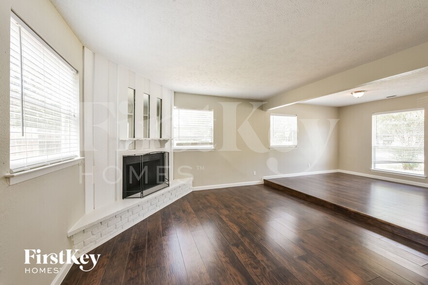 Building Photo - 3603 Canary Dr