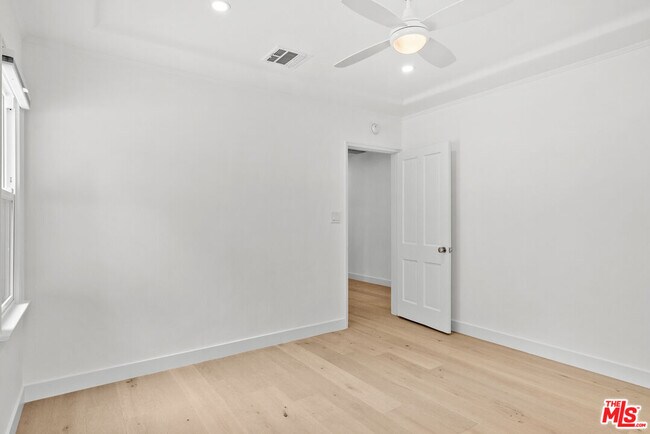 Building Photo - 3956 Alcove Ave