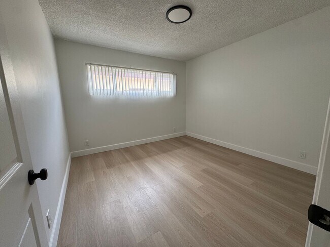 Building Photo - 835 W 165th Pl