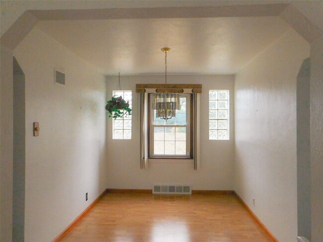 Building Photo - 2031 Ranchdale Dr