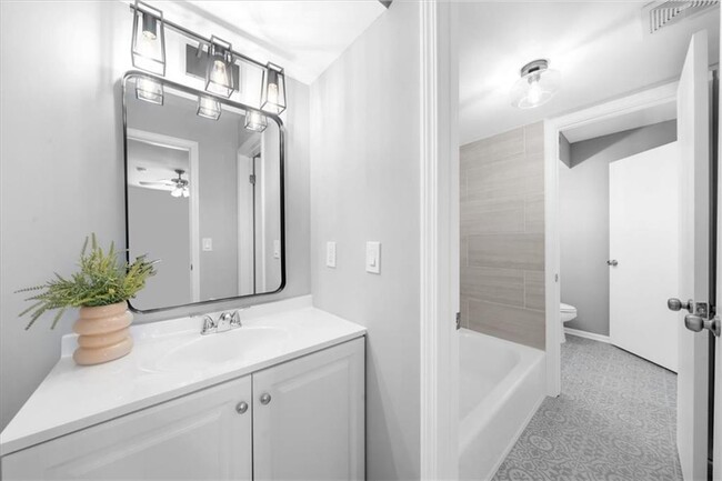 Building Photo - 3091 Colonial Way