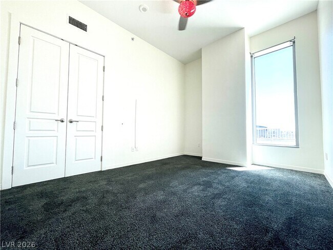 Building Photo - 360 E Desert Inn Rd