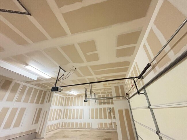 Building Photo - 10921 Zoeller Dr