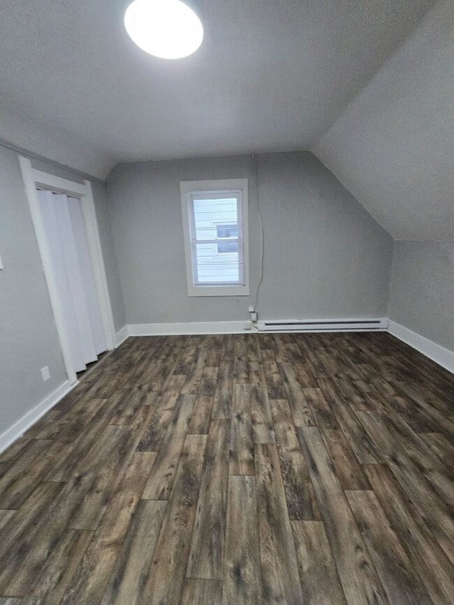 Building Photo - Two Bedroom Apartment Located in Anderson, IN!!!  ( Section8 Welcomed)