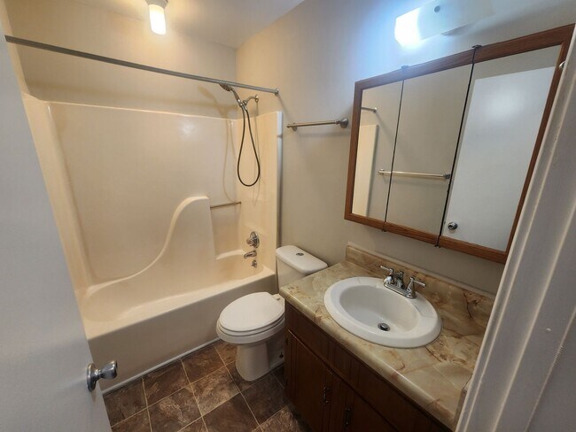 Building Photo - SPACIOUS RANCH!!! Close to Post