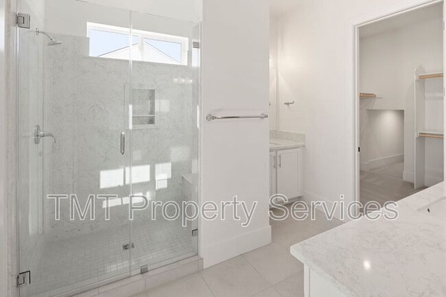 Building Photo - 9041 Ventura St