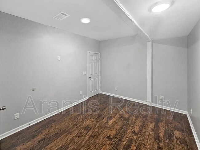 Building Photo - 1519 Olympian Way SW