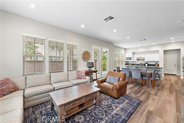 Building Photo - 107 Sencillo Pl