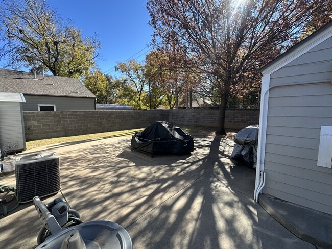 Building Photo - 3313 22nd St