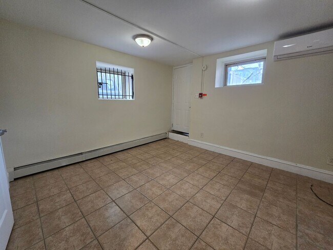 Building Photo - 313 N 34th St