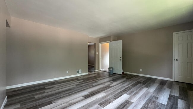 Building Photo - 5908 N 37th St