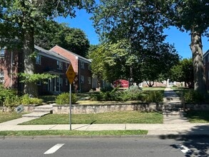 Building Photo - 353 S Center St