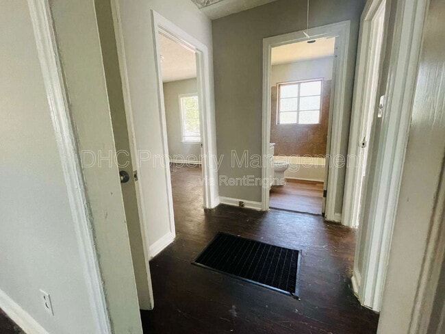 Building Photo - 3210 Delowe Dr